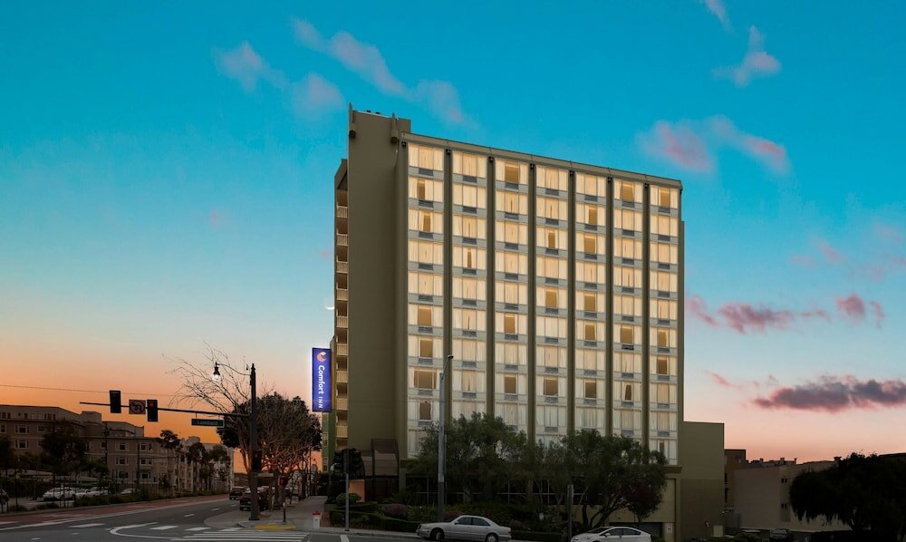 Фото Comfort Inn by the Bay