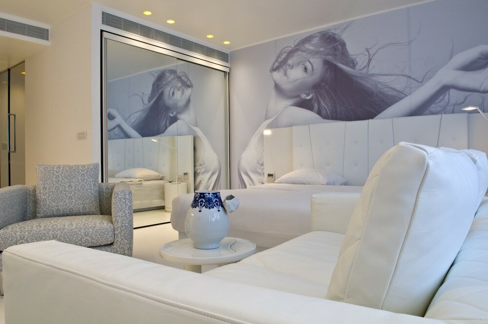 Фото B-aparthotel Regent