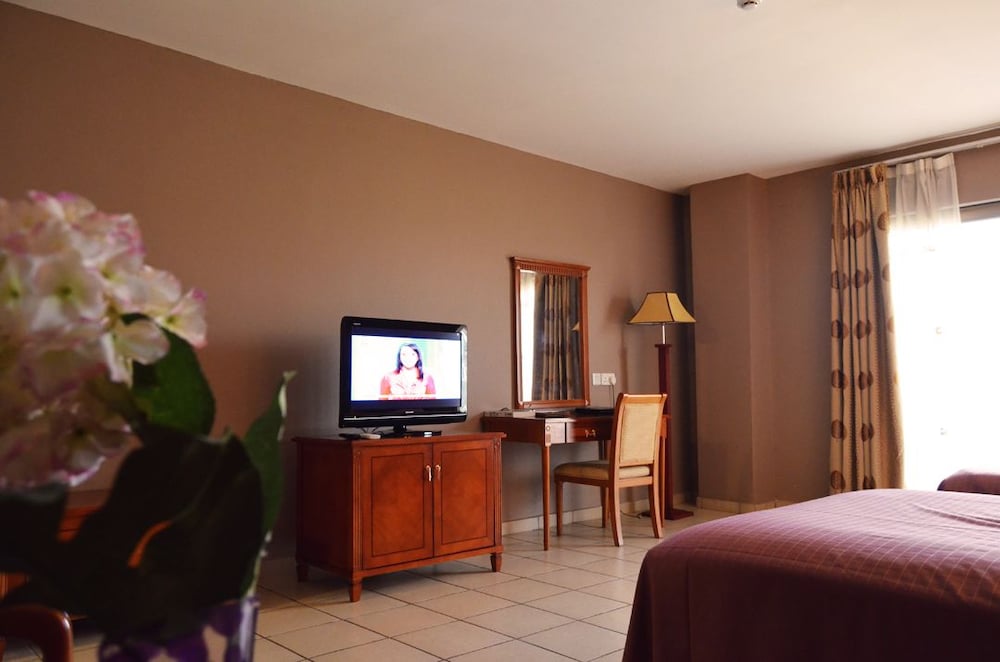 Фото Mensvic Grand Hotel