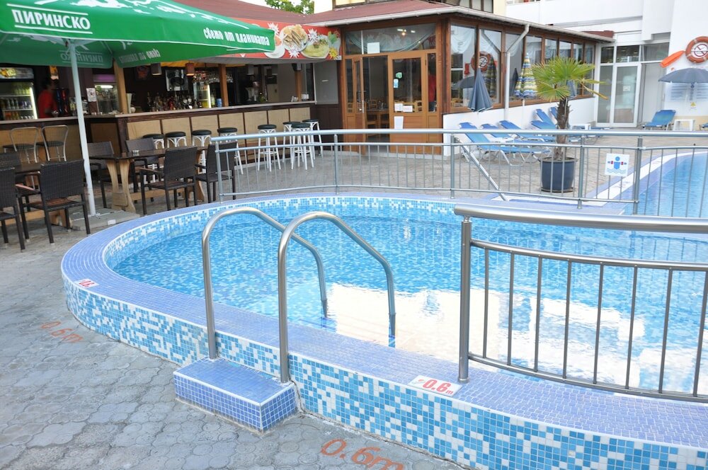 Фото Hotel BelleVille