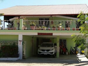 Гостиница The Red Hut Inn