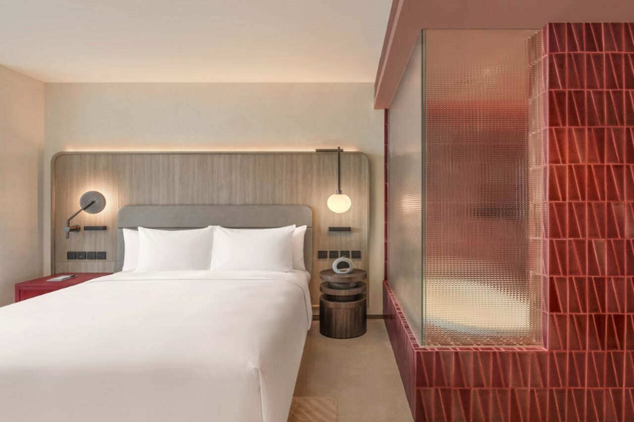 Фото KROMO Bangkok, Curio Collection by Hilton