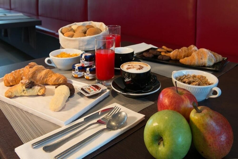 Фото Garden Hotel