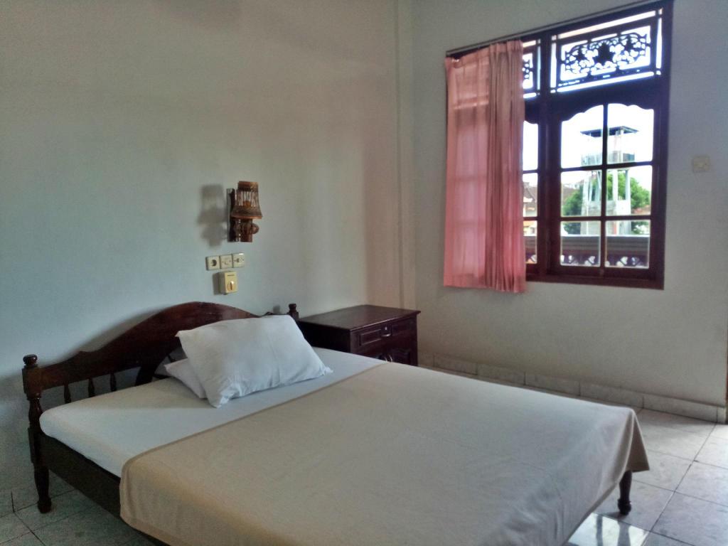 Фото Taman Mekar Beach Inn 2