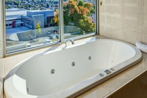 Гостиница Mantra Charles Hotel Launceston