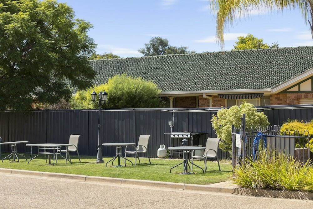 Фото Best Western Ambassador Motor Inn & Apartments