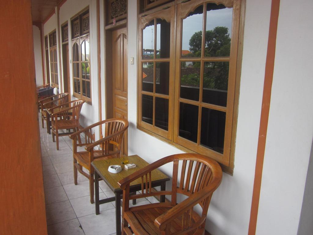 Фото Taman Mekar Beach Inn 2