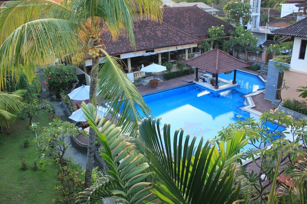 Фото Bakung Beach Resort