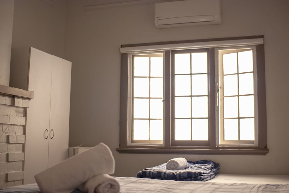 Фото The Emperors Crown Hostel