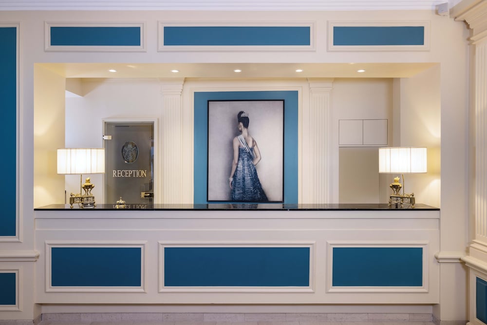 Фото Отель West End