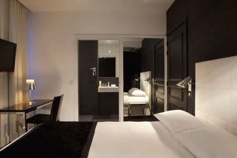 Фото First Hotel Paris Tour Eiffel