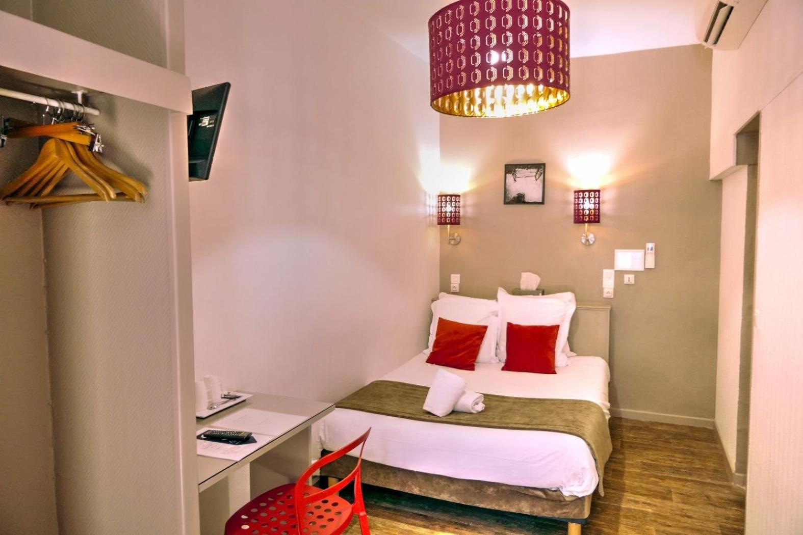 Фото Hôtel Les Corps Saints