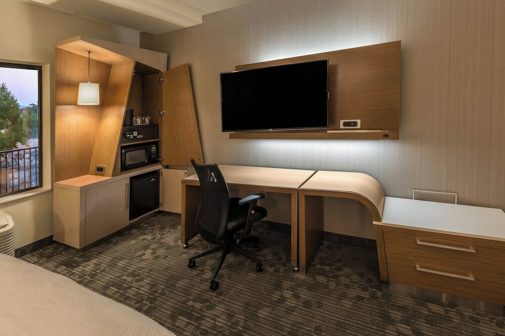 Фото Courtyard Reno Downtown/Riverfront