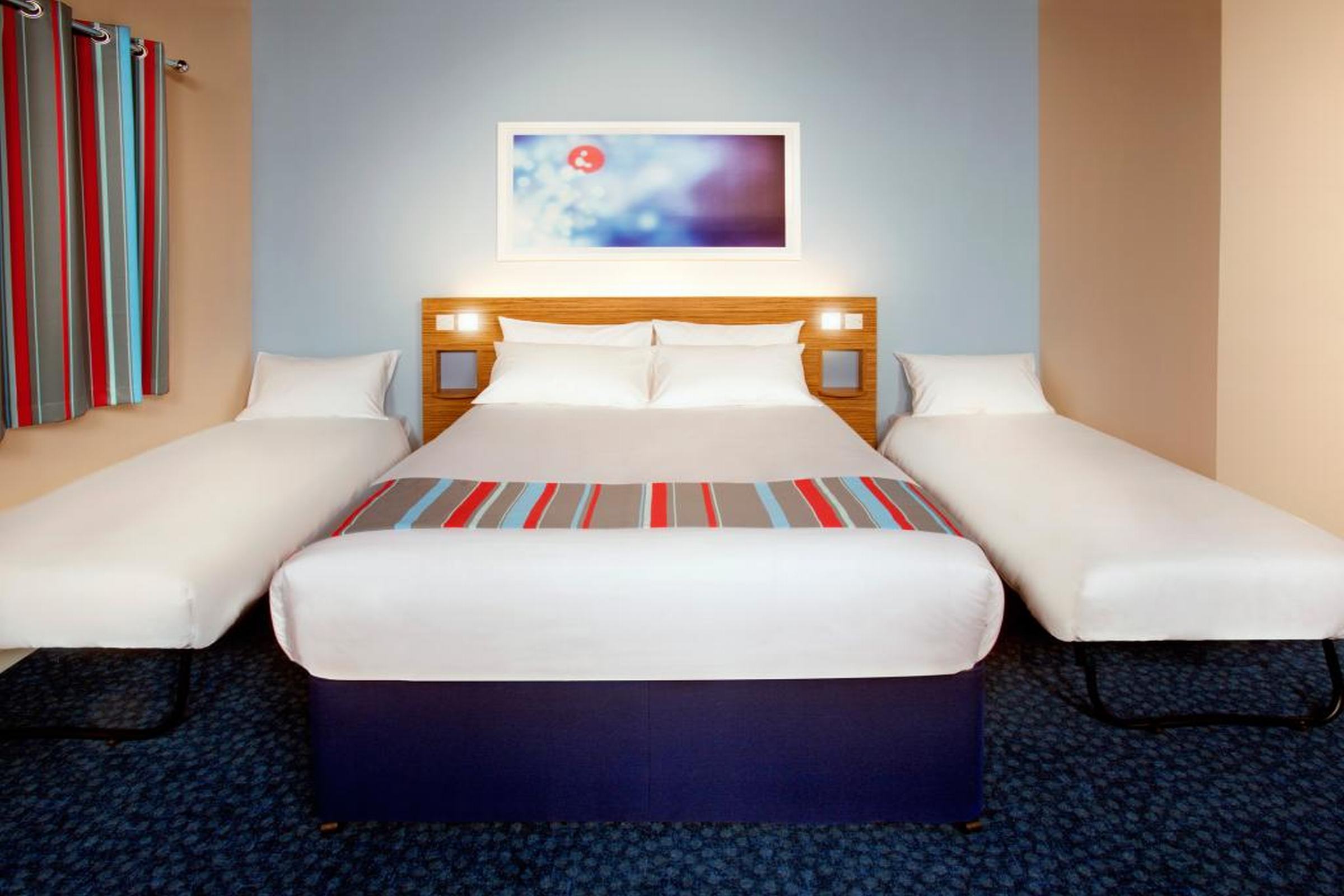 Фото Travelodge Bradford Central