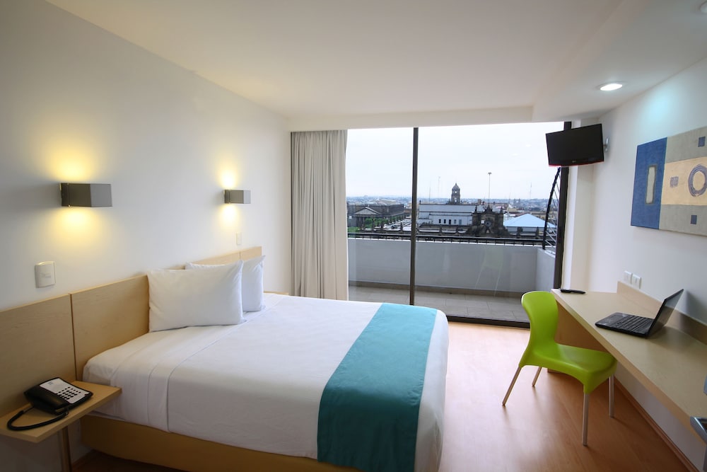 Фото One Guadalajara Centro Historico