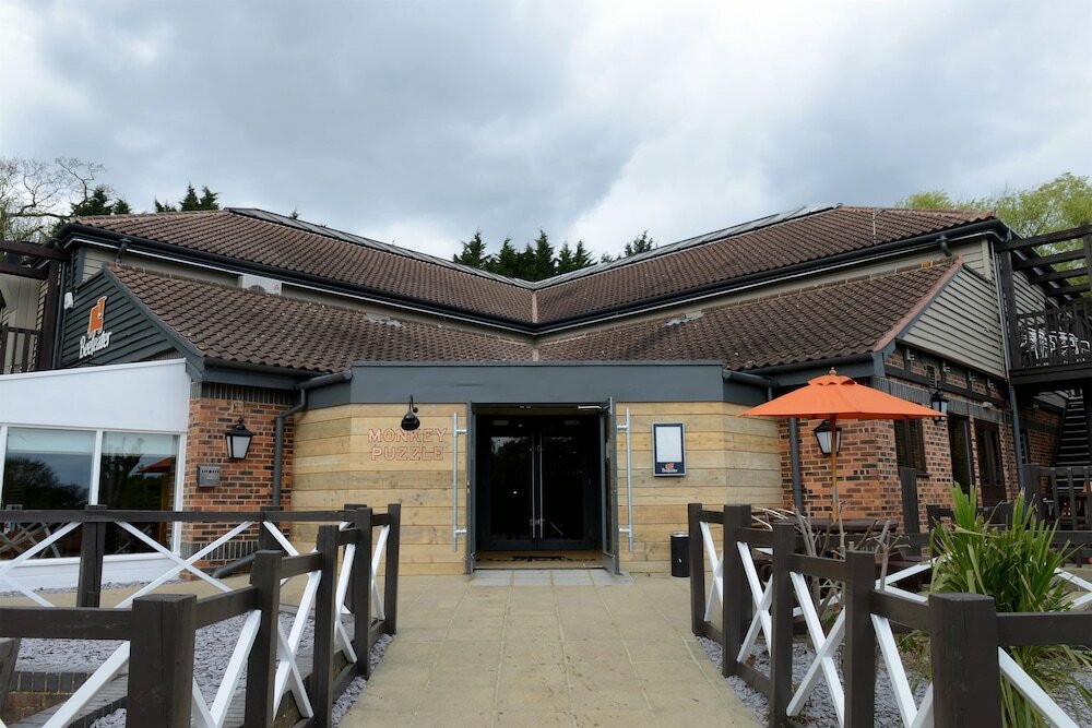 Фото Premier Inn Chessington hotel