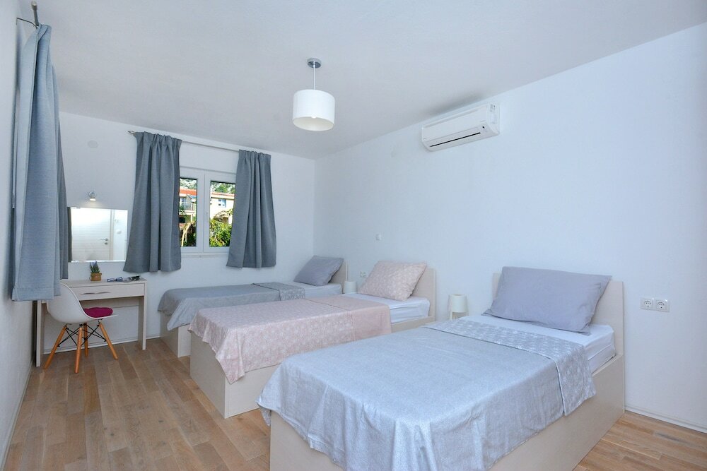 Фото Villa Karaber