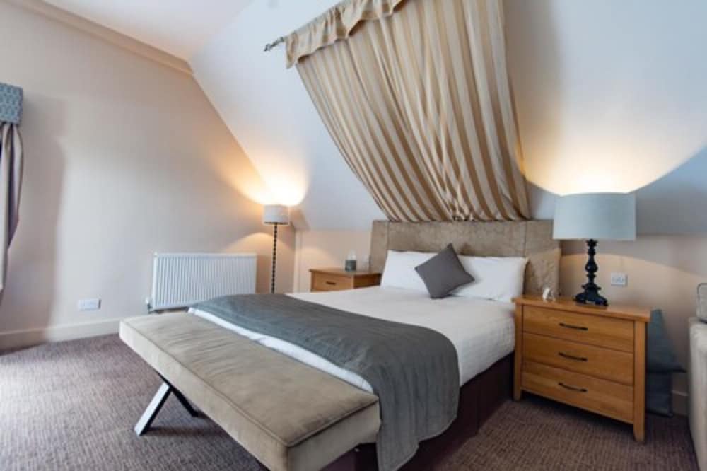 Фото The Great Hallingbury Manor Hotel