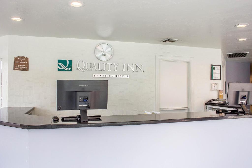 Фото Red Roof Inn Tucson Downtown – University