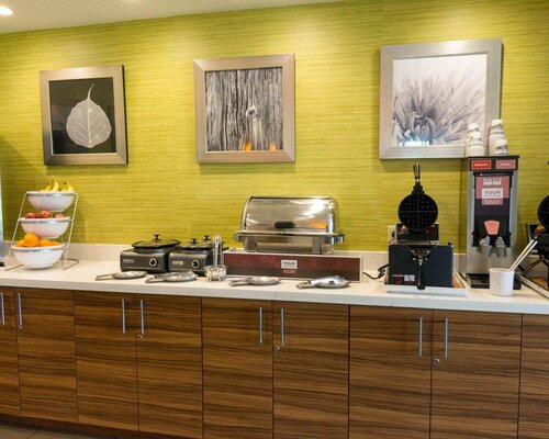 Гостиница Comfort Suites Bossier City - Shreveport East в Бошьер Сити
