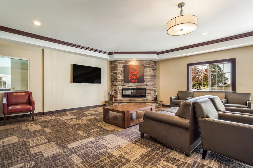 Фото Red Roof Inn & Suites Omaha - Council Bluffs