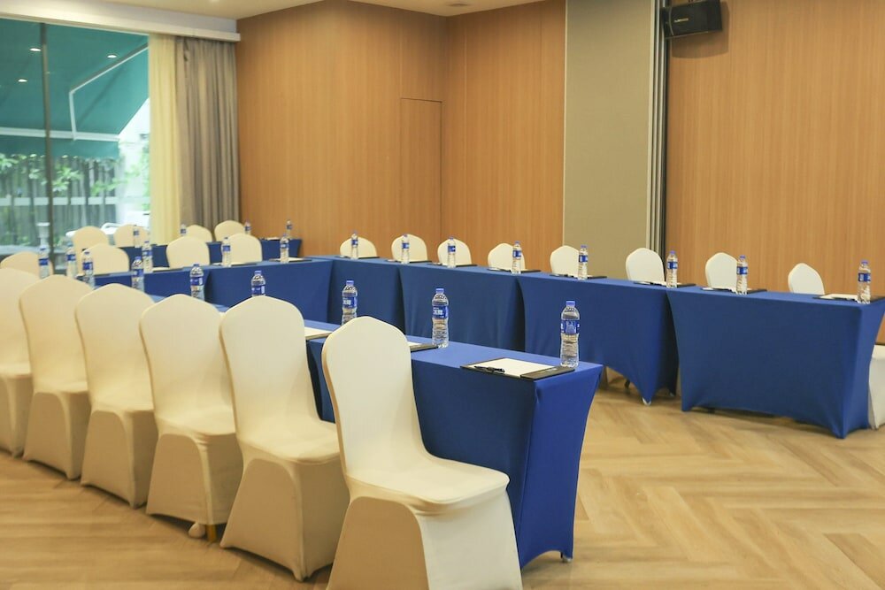 Фото Holiday Inn Express Shanghai Xuhui Binjiang