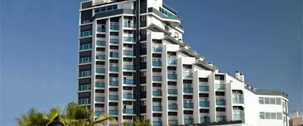 Фото Hotel La Familia Gallo Rojo