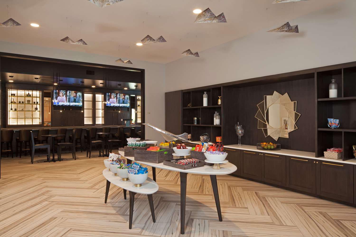 Фото H Hotel Los Angeles, Curio Collection by Hilton