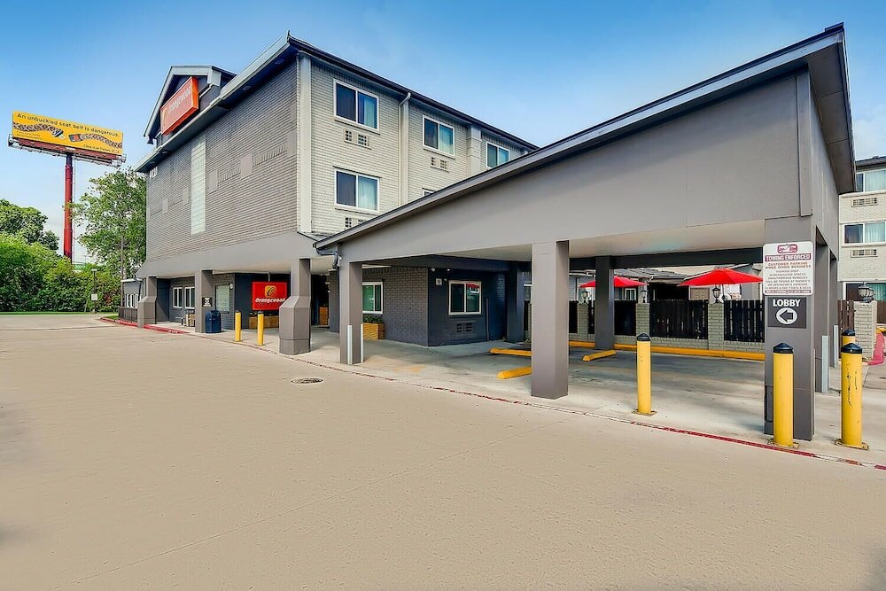 Фото Orangewood Inn & Suites Midtown