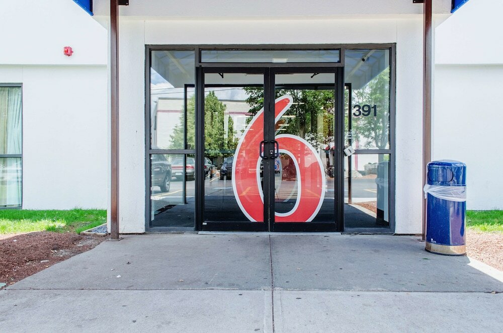 Фото Motel 6 Brockton, Ma