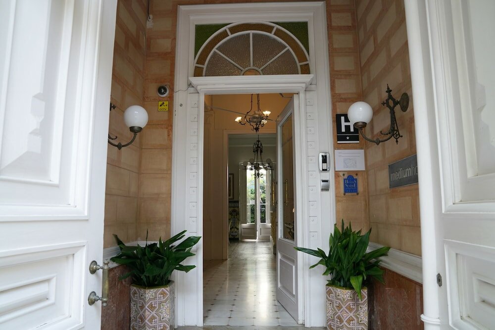 Фото Hotel Medium Renaixença