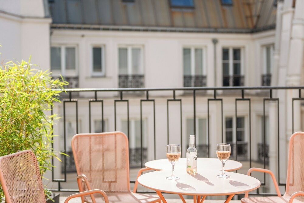 Фото Suites and Hotel Helzear Champs Elysees