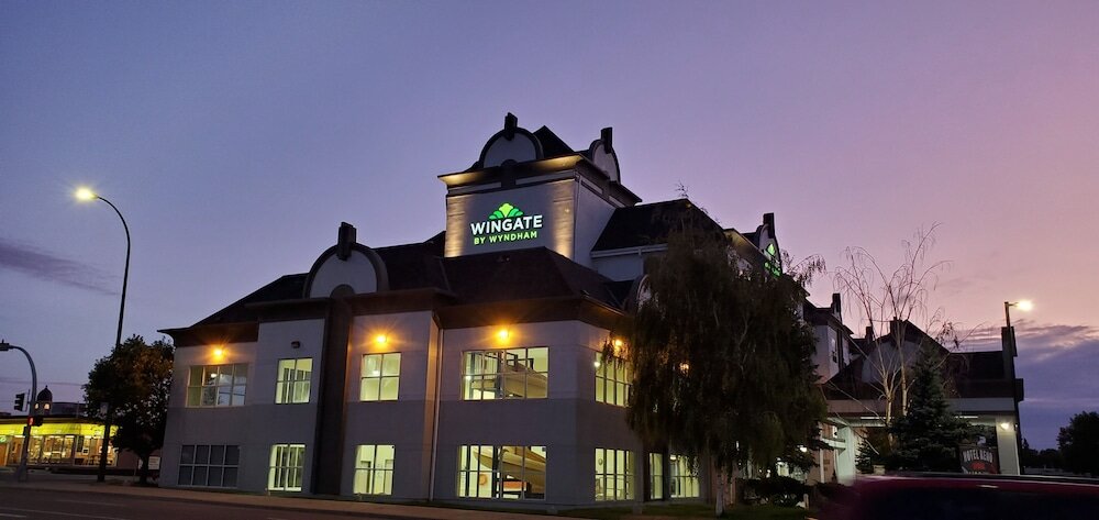 Фото Wingate by Wyndham Lethbridge