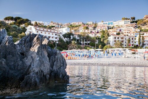 Внешний вид отеля Grand Hotel De Rose в Скалее, фото 3