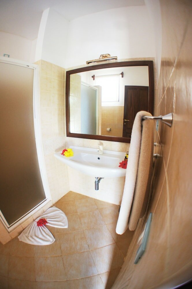 Фото Uroa Bay Beach Resort