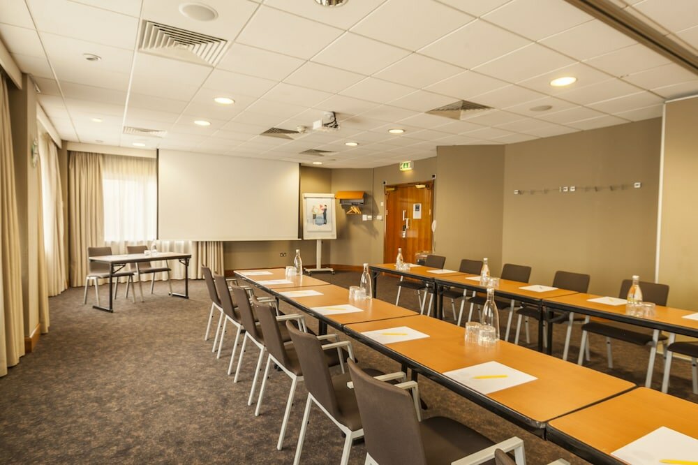 Фото Novotel Cardiff Centre