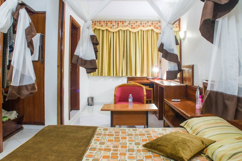 Фото Oxford Royal Hotel