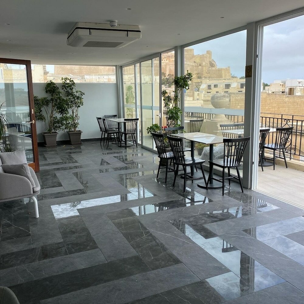 Фото The Duke Boutique Hotel