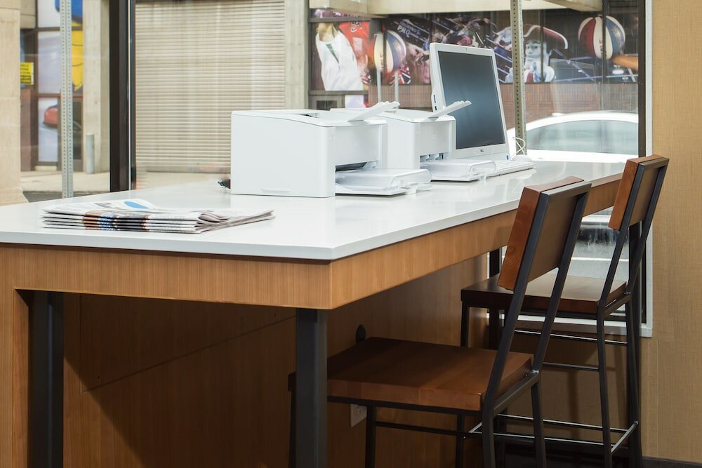 Фото Holiday Inn Express Springfield Downtown, an Ihg Hotel