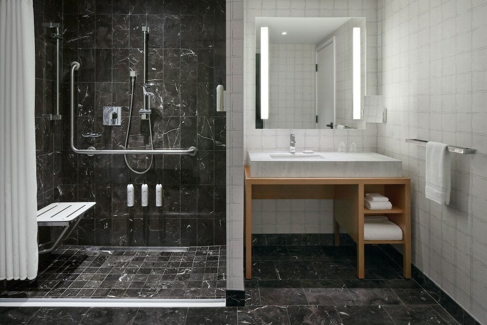 Фото Delta Hotels by Marriott Toronto