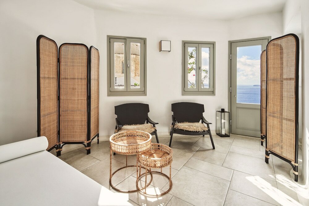 Фото Charisma Suites