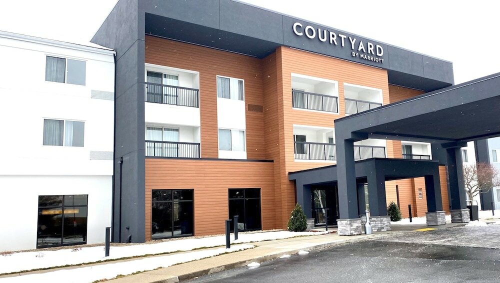 Фото Courtyard by Marriott Raynham