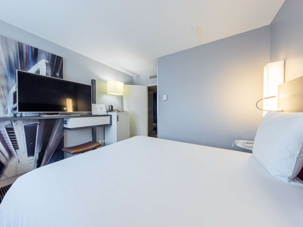 Фото Mercure Paris Massy Gare TGV