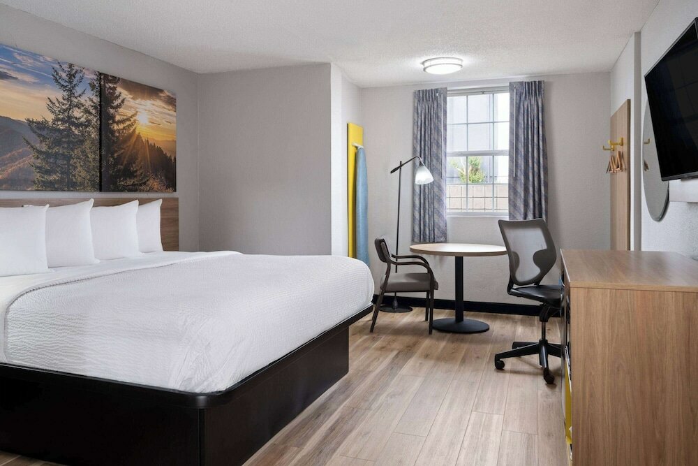 Фото Days Inn by Wyndham Salisbury, Nc