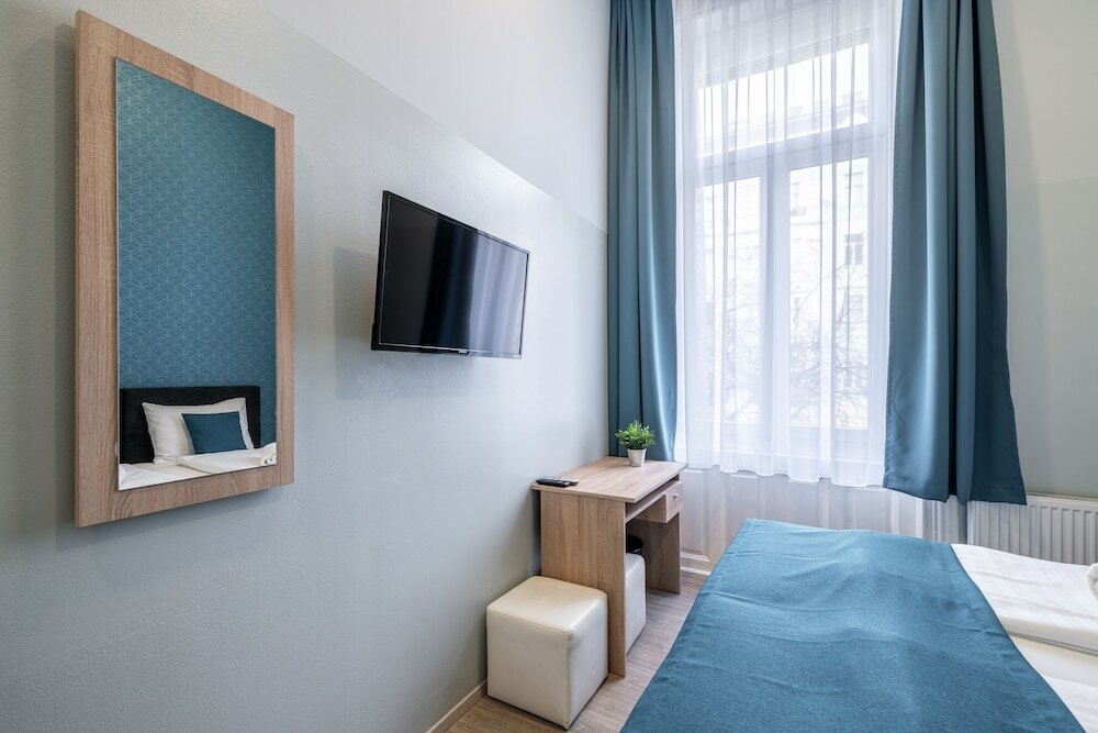 Фото Full Moon Budapest