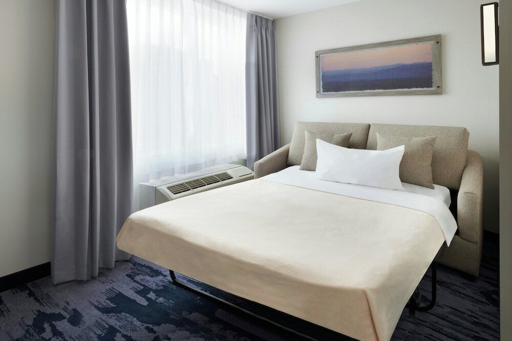 Фото Fairfield Inn & Suites by Marriott Calgary Downtown