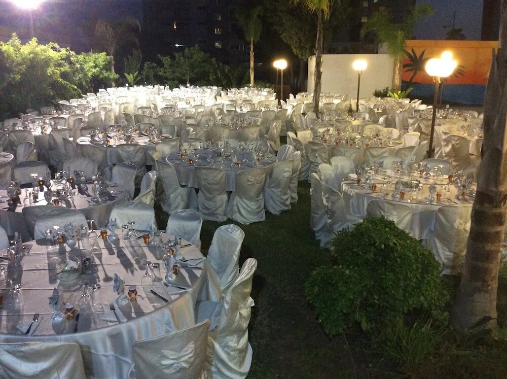 Фото The Caravel Hotel