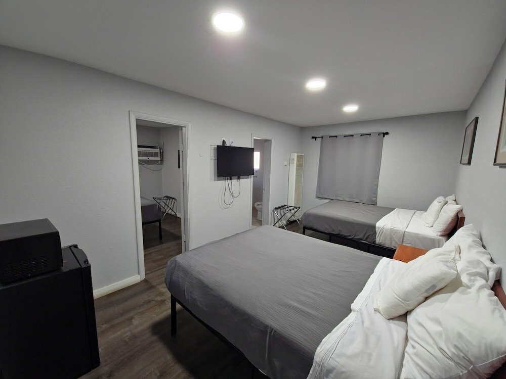 Фото The L Motel