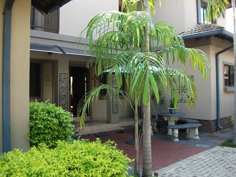 Фото Meerkat Manor