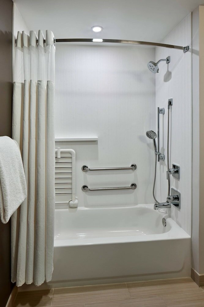 Фото Courtyard by Marriott Philadelphia Langhorne